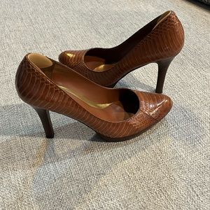 Timeless tan heel, 7.5B